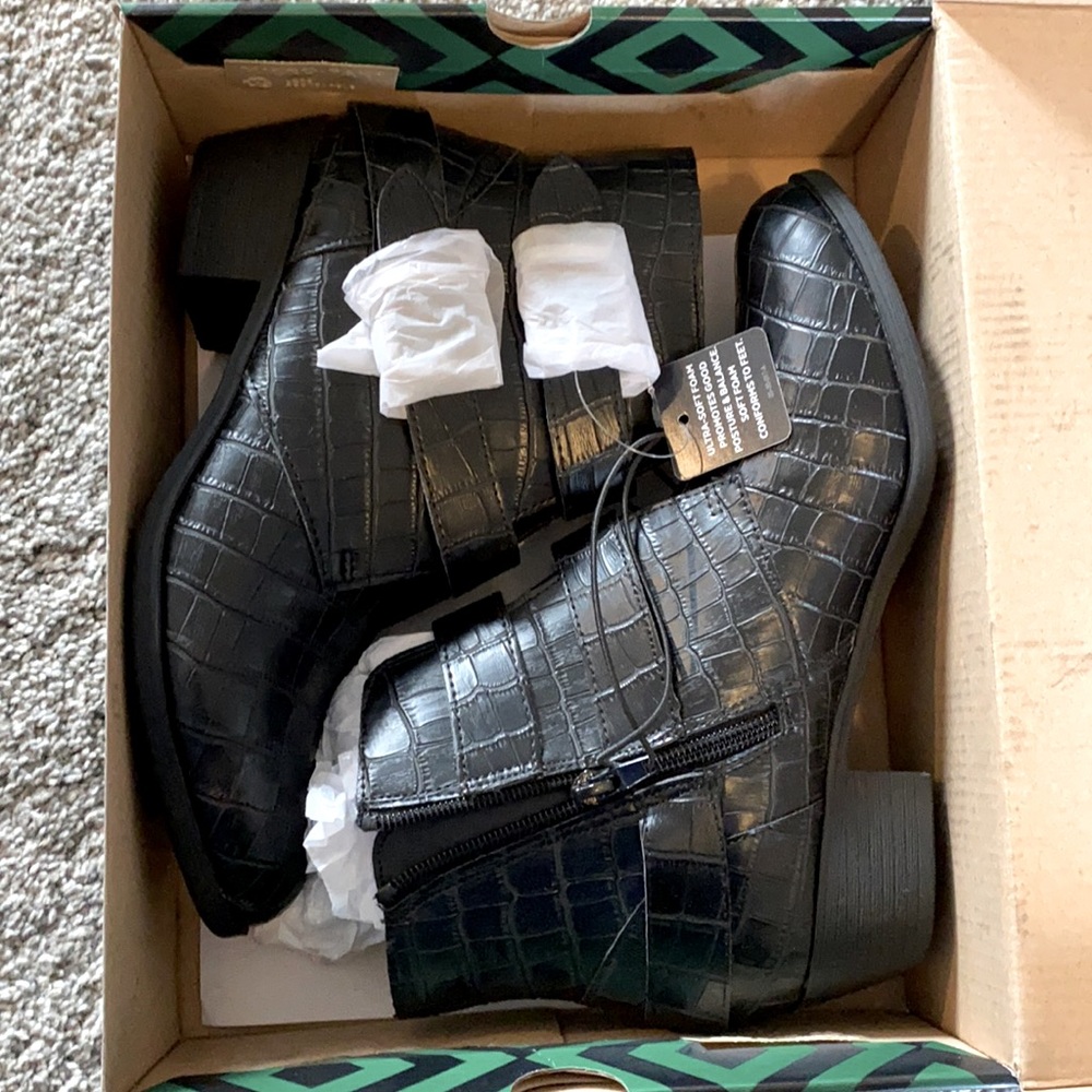 NIB Black Booties